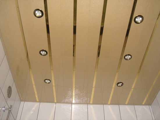 Реечные подвесные потолки в ванной комнате - фото